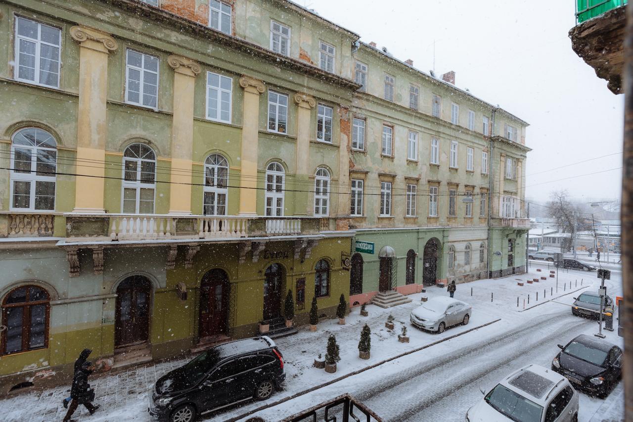 Apartments On Teatralna 26 Lviv Buitenkant foto
